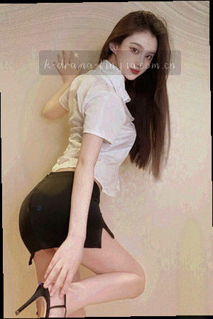 韩剧《旧屋新邻》海报，翻修中的老房子